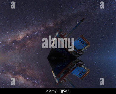 Die gestrandeten Schiff unter Sternenhimmel mit eindeutig Milchstraße Stockfoto