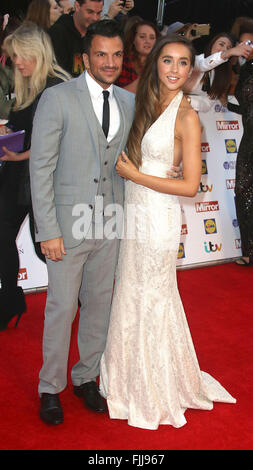 28. September 2015 - Peter Andre und Emily MacDonagh Teilnahme an der Stolz von Großbritannien Awards 2015 im Grosvenor House Hotel in Lond Stockfoto