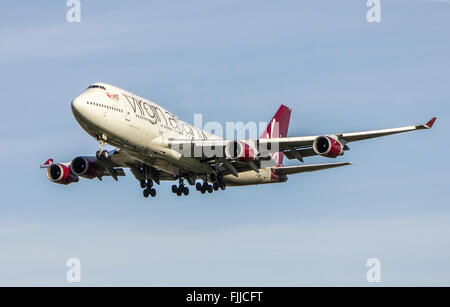 Boeing 747 Virgin Atlantic Airlines landet auf dem Flughafen Heathrow LHR Stockfoto