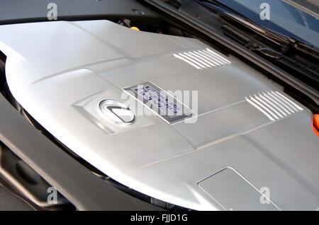 Lexus Hybrid Drive Motor in einem 2007 Lexus GS 450h Hybrid Luxus Limousine Stockfoto