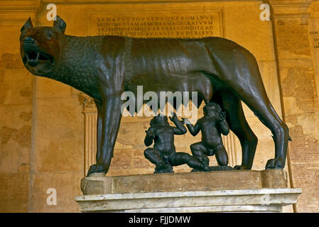 Lupa Capitolina, Statue der römischen Wölfin, die Romulus und Remus, Sala della Lupa, Kapitolinische Wölfin, Palazzo dei Conservatori, Capitolin Stockfoto