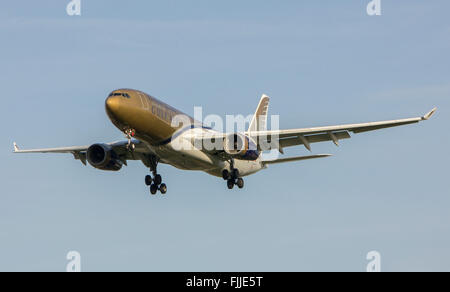 Airbus A330 der Gulf Air Airlines landet auf LHR London Heathrow Airport Stockfoto