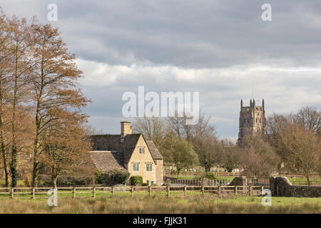 Fairford Mill auf den Fluss Coln in Cotswold Markt Stadt Fairford, Gloucestershire, England, Großbritannien Stockfoto