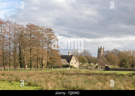 Fairford Mill auf den Fluss Coln in Cotswold Markt Stadt Fairford, Gloucestershire, England, Großbritannien Stockfoto