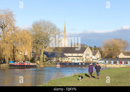 Themse und des Cotswold Stadt von Lechlade-on-Thames, Gloucestershire, England, UK Stockfoto