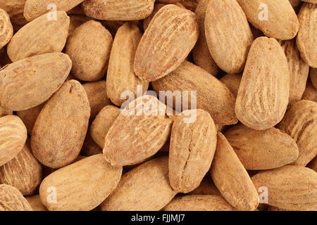 Essen Hintergrund - große geschälte gebratene gesalzene Mandeln willkürlich aufgestellt Stockfoto