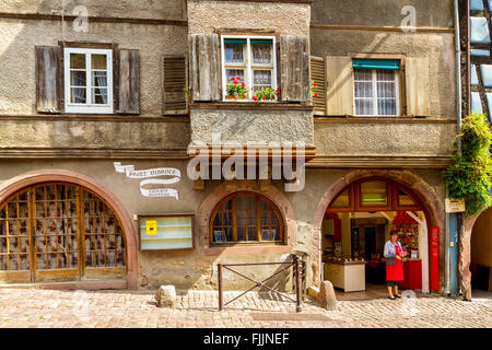 Typisches Geschäft in Riquewihr, Elsass, Haut-Rhin, Frankreich, Europa Stockfoto