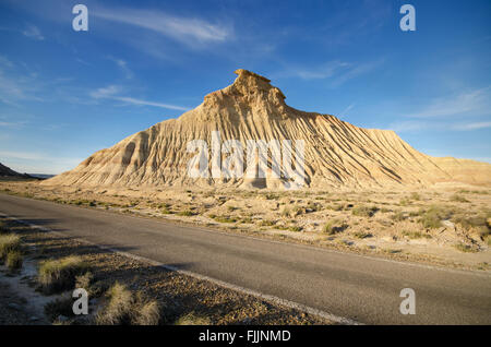 Geologische Formationen in Las Bardenas Reales Wüste, Navarra, Spanien. Stockfoto