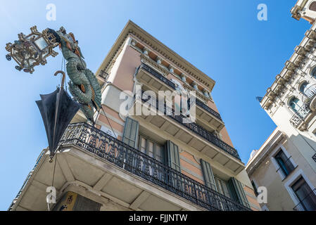 Haus der Schirme (Casa Bruno Cuadros) an der Straße La Rambla in Barcelona, Spanien Stockfoto