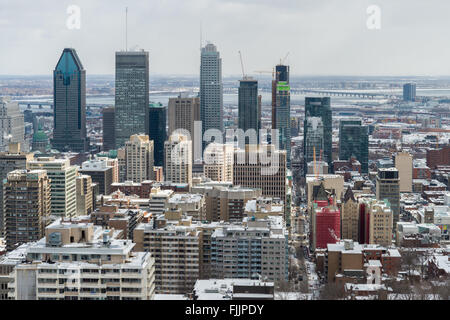 Skyline von Montreal von Kondiaronk Belvedere / Mont-Royal im Winter Stockfoto