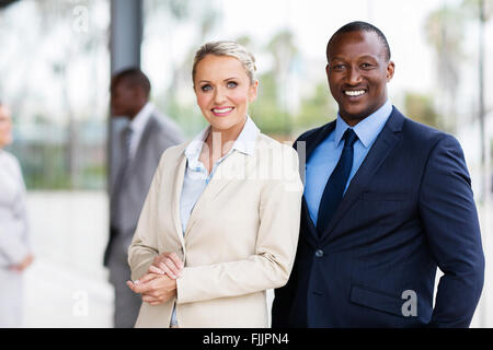 Porträt von glücklich multirassische Geschäftspartner Stockfoto