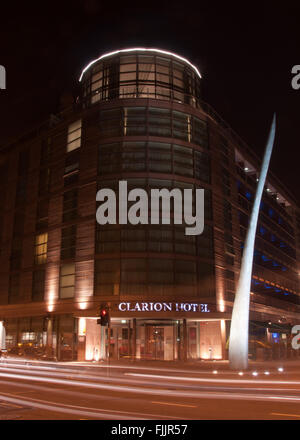 Das Clarion Hotel Cork, Irland in der Nacht. Stockfoto