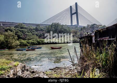 Dieses Foto wurde am Eingang des Dorfes Ma Wan. Es ist wild Naturplatz in Hong Kong. Es gibt mehrere Boote... Stockfoto