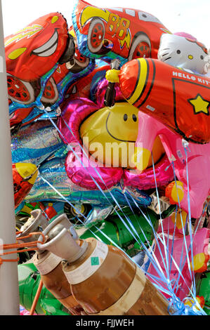 Helium leichter als Luftballons gefüllt Stockfoto