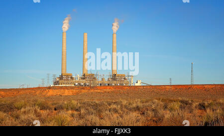 Navajo Generating Station in Page, Arizona ist ein Kohle befeuerten Kraftwerk befindet sich auf der Navajo Indian Reservation Stockfoto