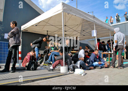 Budapest, Ungarn. 07. Sep, 2015. Asylbewerber am Keleti Bahnhof in Budspest. Sie glauben, dass sie nach Österreich, Deutschland und darüber hinaus zu gehen und in der Hoffnung, ihre gefährliche Reise aus dem Nahen Osten beenden. © Magdalena Chodownik/Pacific Press/Alamy Live-Nachrichten Stockfoto