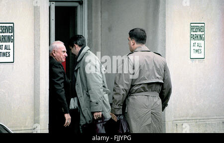 Washington, DC., Oktober 1987 Lt. Colonel Oliver North kommt an der Hintertür von E. Barrett Prettyman United States Courthouse das Amtsgericht für Washington DC.  Bildnachweis: Mark Reinstein Stockfoto