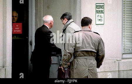 Washington, DC., Oktober 1987 Lt. Colonel Oliver North kommt an der Hintertür von E. Barrett Prettyman United States Courthouse das Amtsgericht für Washington DC.  Bildnachweis: Mark Reinstein Stockfoto