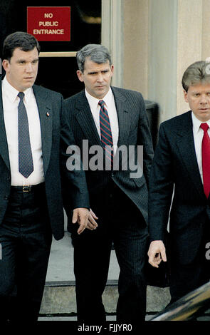 Washington, DC., Oktober 1987 Lt. Colonel Oliver North fährt aus der Hintertür von E. Barrett Prettyman United States Courthouse das Amtsgericht für Washington DC.  Bildnachweis: Mark Reinstein Stockfoto