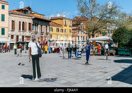 Persone-Projekt von "Chiama l", Markt, Campo Santa Margherita, Dorsoduro, Venedig, Italien Stockfoto