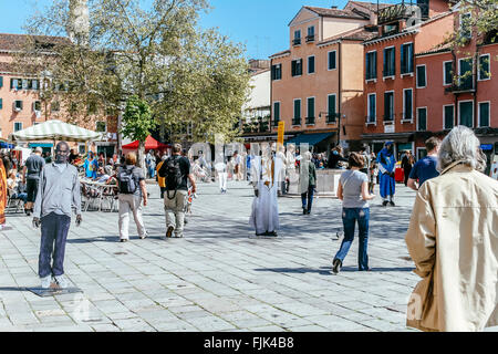 Persone-Projekt von "Chiama l", Markt, Campo Santa Margherita, Dorsoduro, Venedig, Italien Stockfoto