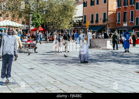 Persone-Projekt von "Chiama l", Markt, Campo Santa Margherita, Dorsoduro, Venedig, Italien Stockfoto