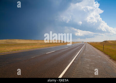 Vor dem großen Sturm in der Prärie in Wyoming in den USA Stockfoto