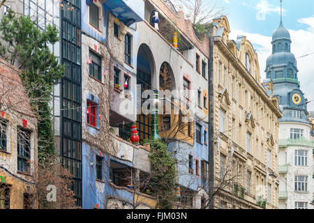 Hundertwasser-Haus in Wien, Österreich. Touristenattraktion, ungewöhnliche Gebäude. Europa zu reisen. Stockfoto