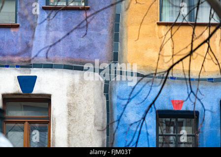 Details des Hundertwasser-Haus in Wien, Österreich. Touristenattraktion, ungewöhnliche Gebäude. Europa zu reisen. Stockfoto