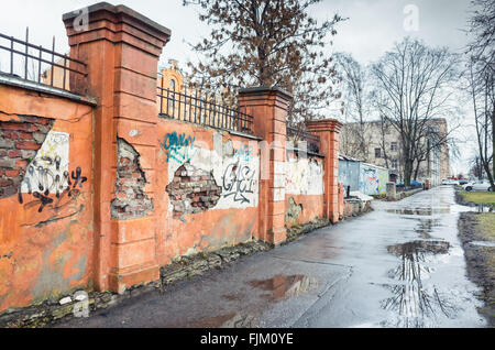 Sankt-Petersburg, Russland-23. Dezember 2015: Streetart, urban Mauern mit Grunge Graffiti. Vasilievsky Insel Stockfoto