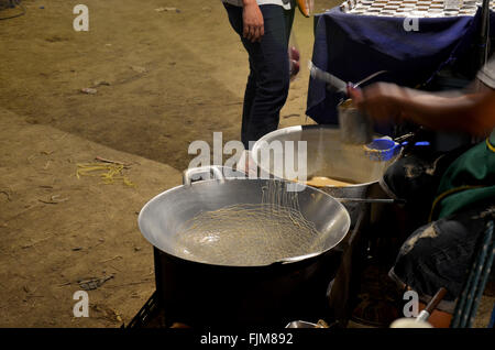 Thais Kochen Snack genannt Khanom La ist Folk im Süden von Thailand Stockfoto