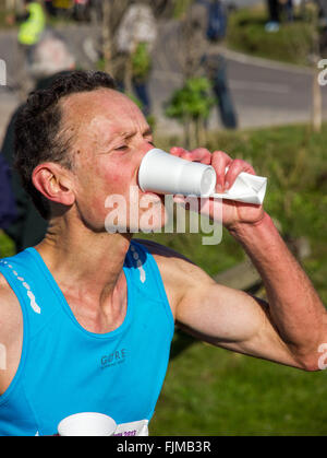26 October2013 Läufer teilnehmen in Beachy Head Marathon, East Sussex, Großbritannien Stockfoto