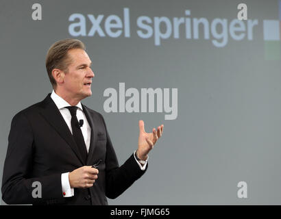 Berlin, Deutschland. 3. März 2016. Die deutschen Medien Verlag Axel Springer SE, Mathias Döpfner, Vorstandsvorsitzender spricht auf der Bilanz-Pressekonferenz in Berlin, Deutschland, 3. März 2016. Foto: WOLFGANG KUMM/Dpa/Alamy Live News Stockfoto