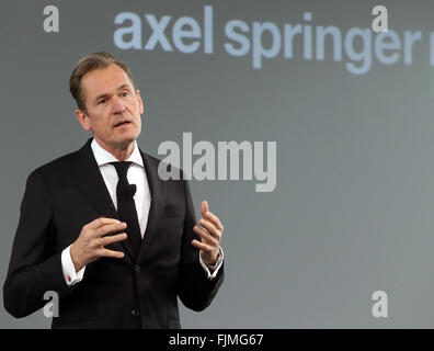 Berlin, Deutschland. 3. März 2016. Die deutschen Medien Verlag Axel Springer SE, Mathias Döpfner, Vorstandsvorsitzender spricht auf der Bilanz-Pressekonferenz in Berlin, Deutschland, 3. März 2016. Foto: WOLFGANG KUMM/Dpa/Alamy Live News Stockfoto