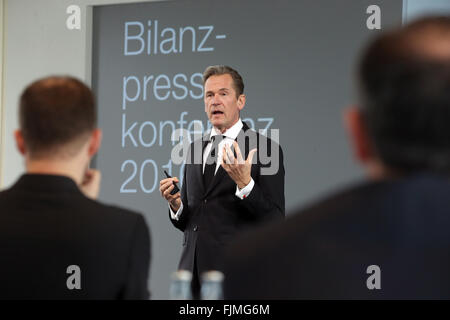 Berlin, Deutschland. 3. März 2016. Die deutschen Medien Verlag Axel Springer SE, Mathias Döpfner, Vorstandsvorsitzender spricht auf der Bilanz-Pressekonferenz in Berlin, Deutschland, 3. März 2016. Foto: WOLFGANG KUMM/Dpa/Alamy Live News Stockfoto