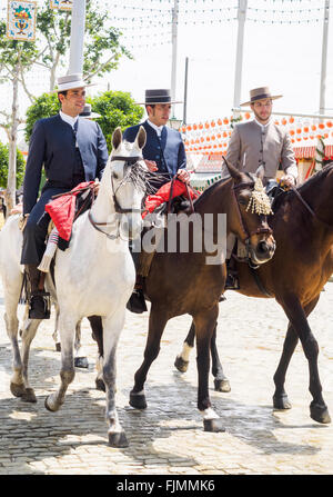 Sevilla, Spanien - 23. April 2015: Reiter ein Spaziergang von der Messe von Sevilla. Stockfoto