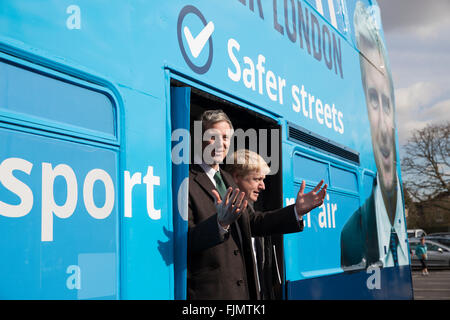 Sidcup, UK. 3. März 2016. Zac Goldsmith, Bürgermeisterkandidat und Boris Johnson, aktuelle Mayor of London Kampagne in Sidcup London Borough of Bexley Credit: Keith Larby/Alamy Live News Stockfoto