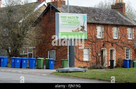 Des Rates Lebensmittelabfälle Zeichen in Brackley, Northamptonshire, England Stockfoto