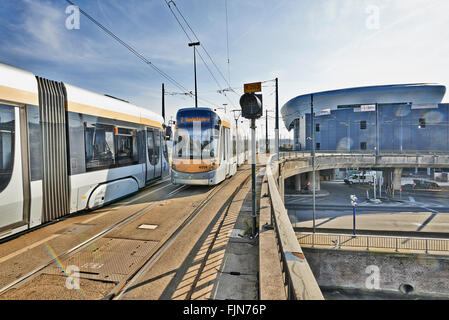 Blick auf den Kanal von Brüssel und Docks Bruxsel - Einkaufsviertel neue, in einer Region in vollen wirtschaftlichen Umschichtungen Stockfoto