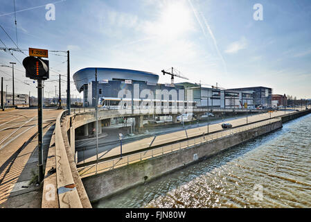 Blick auf den Kanal von Brüssel und Docks Bruxsel - Einkaufsviertel neue, in einer Region in vollen wirtschaftlichen Umschichtungen Stockfoto