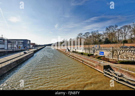 Blick auf den Kanal von Brüssel und Docks Bruxsel - Einkaufsviertel neue, in einer Region in vollen wirtschaftlichen Umschichtungen Stockfoto