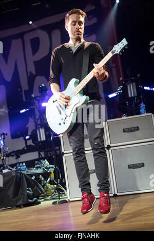 Mailand Italien. 2. März 2016. Der französisch-kanadischen Rockband SIMPLE PLAN führt live auf der Bühne in Alcatraz während "Nimmt eine für The Team Tour" Credit: Rodolfo weitertransferiert/Alamy Live News Stockfoto