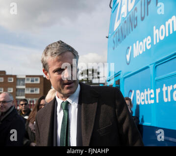 Sidcup, UK. 3. März 2016.Zac Goldschmied, Bürgermeisterkandidat Werbetätigkeit in Sidcup London Borough of Bexley Credit: Keith Larby/Alamy Live News Stockfoto