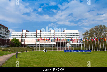 Straßburg, Frankreich - 6. Mai 2013: Gebäude des Palastes Europas in Stadt Straßburg, Frankreich. Das Gebäude beherbergt die parlamentarische Versammlung des Europarats seit 1977 Stockfoto