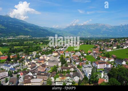 VADUZ, LIECHTENSTEIN – 9.JULI. Blick über Vaduz, Liechtenstein am 9. Juli 2013. Stockfoto