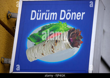 Markenname: "Dueruem Döner", Berlin. Stockfoto