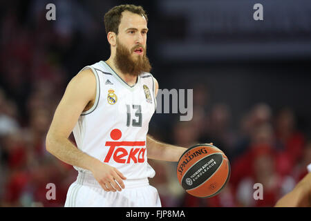 Nürnberg, Deutschland. 25. Februar 2016. Madrids Sergio Rodriguez in Aktion während der Gruppe F der Euroleague Basketball-match zwischen Brose Baskets Bamberg und Real Madrid in Nürnberg, 25. Februar 2016. Foto: DANIEL KARMANN/Dpa/Alamy Live News Stockfoto