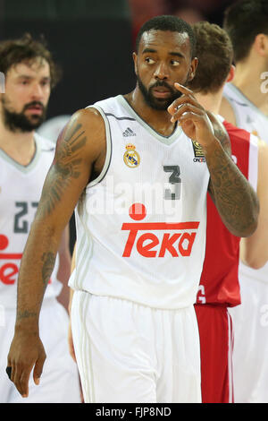 Nürnberg, Deutschland. 25. Februar 2016. Madrids Kelvin Creswell Flüsse im Bild nach der Gruppe F der Euroleague Basketball-match zwischen Brose Baskets Bamberg und Real Madrid in Nürnberg, 25. Februar 2016. Foto: DANIEL KARMANN/Dpa/Alamy Live News Stockfoto