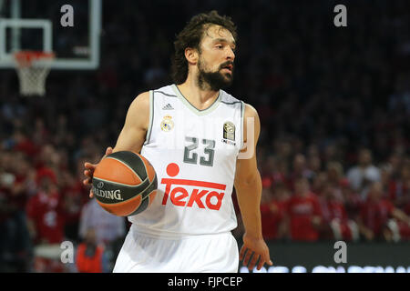 Nürnberg, Deutschland. 25. Februar 2016. Madrids Sergio Llull in Aktion während der Gruppe F der Euroleague Basketball-match zwischen Brose Baskets Bamberg und Real Madrid in Nürnberg, 25. Februar 2016. Foto: DANIEL KARMANN/Dpa/Alamy Live News Stockfoto