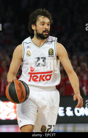 Nürnberg, Deutschland. 25. Februar 2016. Madrids Sergio Llull in Aktion während der Gruppe F der Euroleague Basketball-match zwischen Brose Baskets Bamberg und Real Madrid in Nürnberg, 25. Februar 2016. Foto: DANIEL KARMANN/Dpa/Alamy Live News Stockfoto